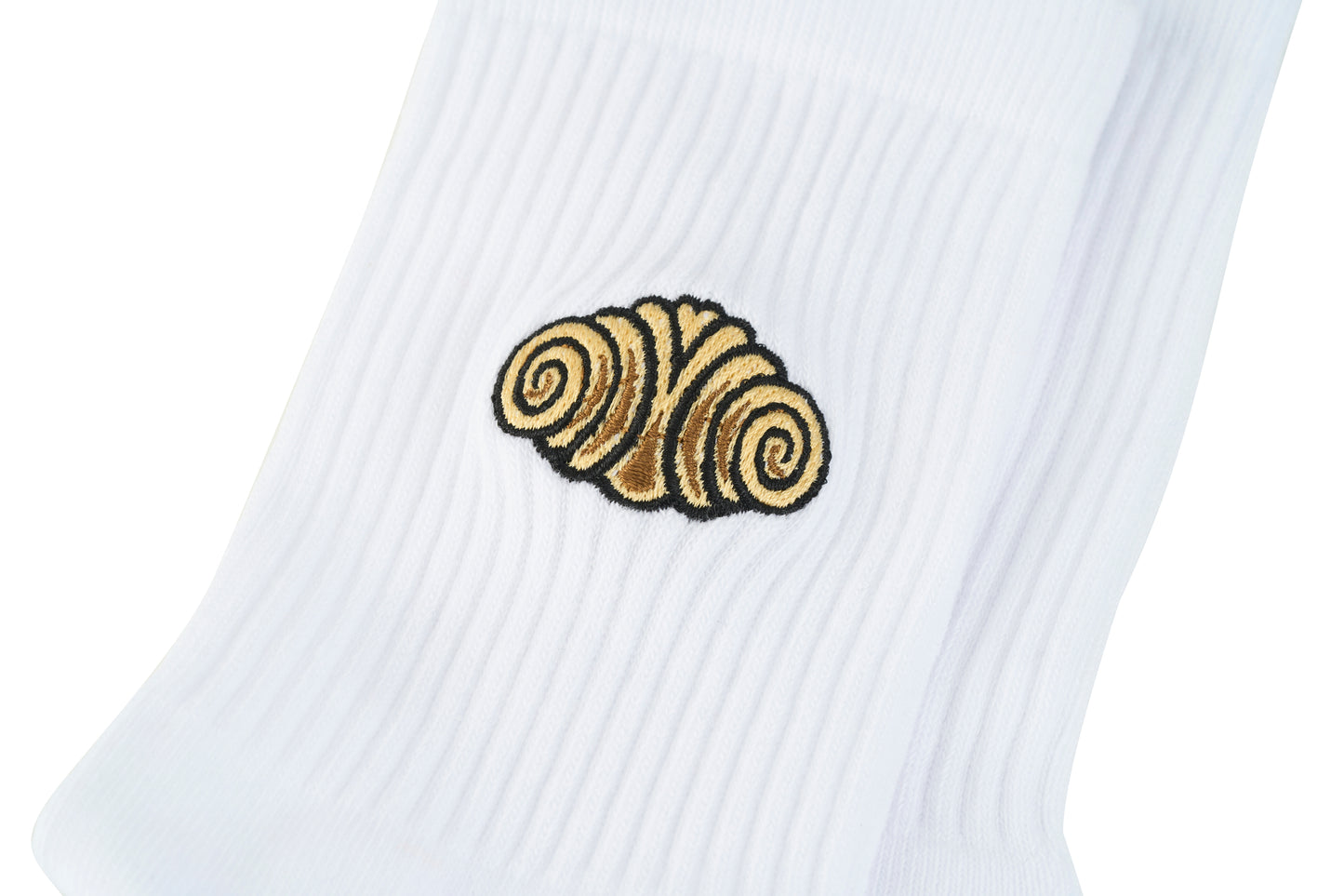 Quittje Socken mit Franzbrötchen-Stickerei – norddeutsches Kultmotiv, nachhaltig gefertigt in Portugal